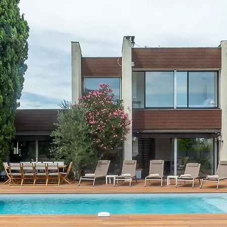 Villa Wine & Roses *