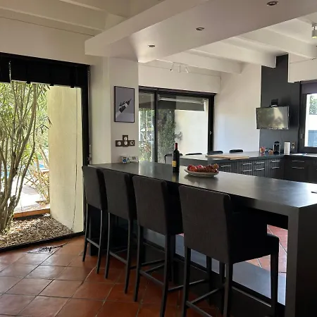 Wine & Roses Villa *