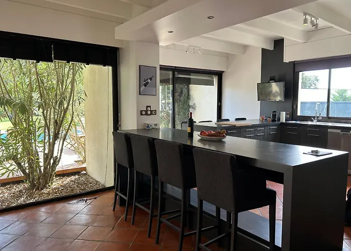 Wine & Roses Villa *